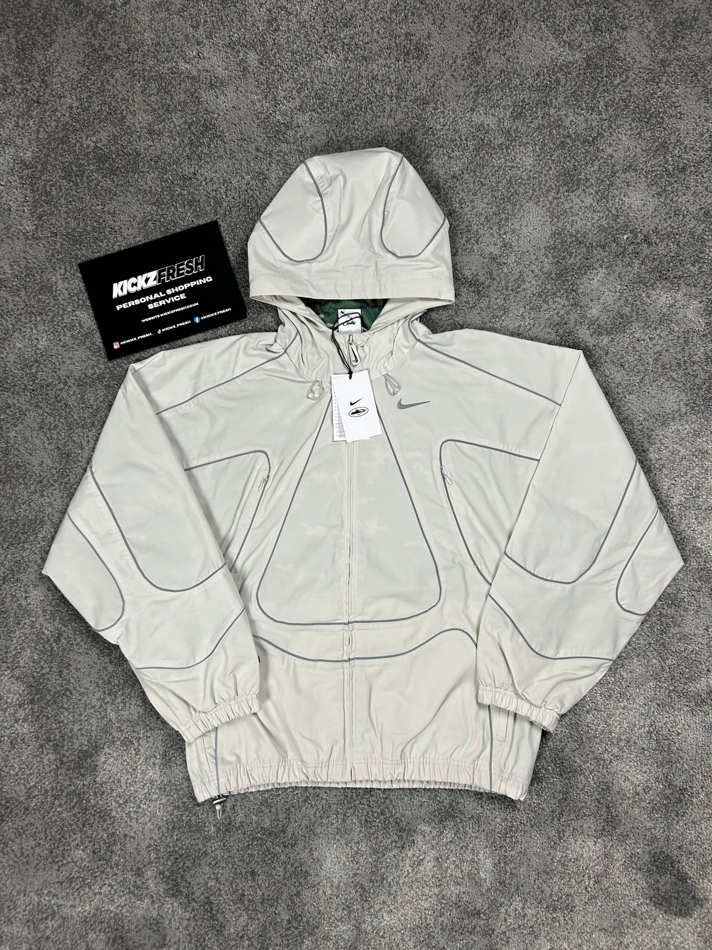 CORTEIZ RTW X NIKE NRG REFLEKTIERENDE JACKE CREMEWEISS