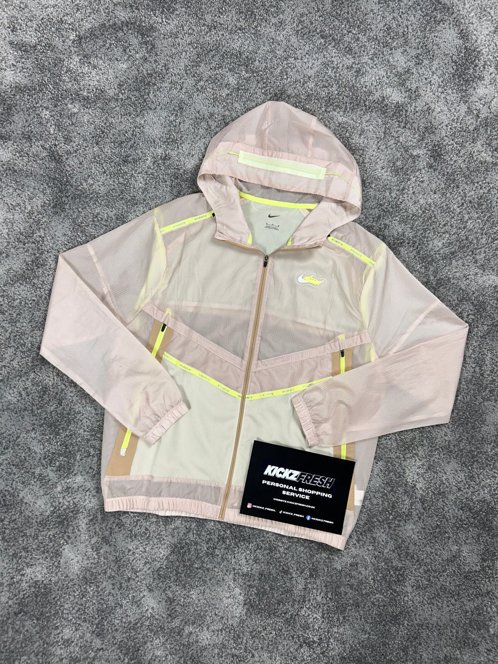 NIKE WILDRUN WINDRUNNER JACKE „BEIGE LIMETTENGRÜN“