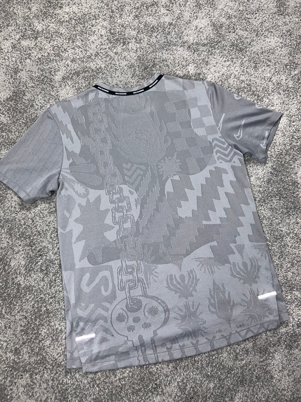 NIKE MILER T-SHIRT „TOKIO EXKLUSIV GRAU“