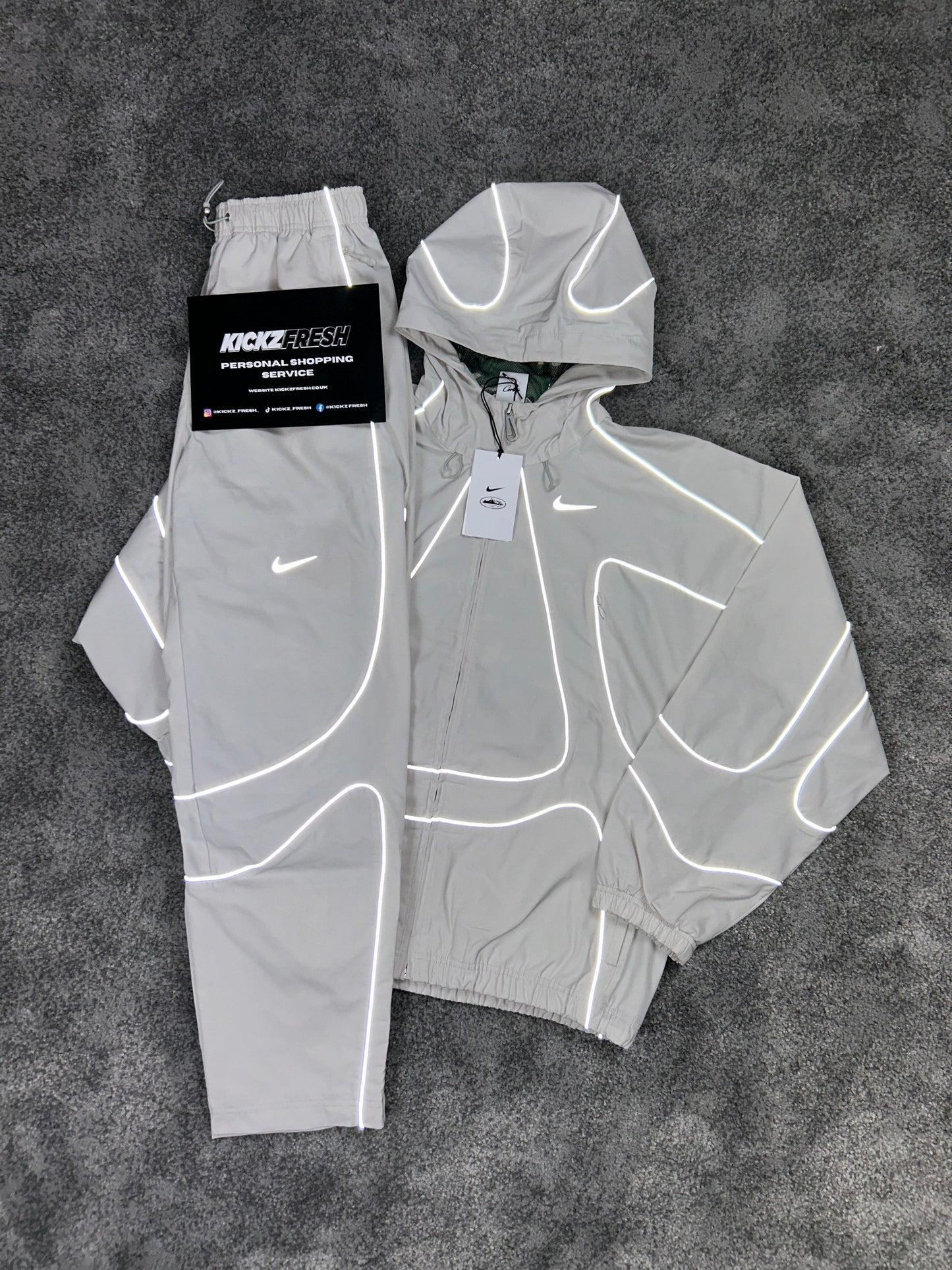 CORTEIZ RTW X NIKE NRG TRAININGSANZUG IN ECRU