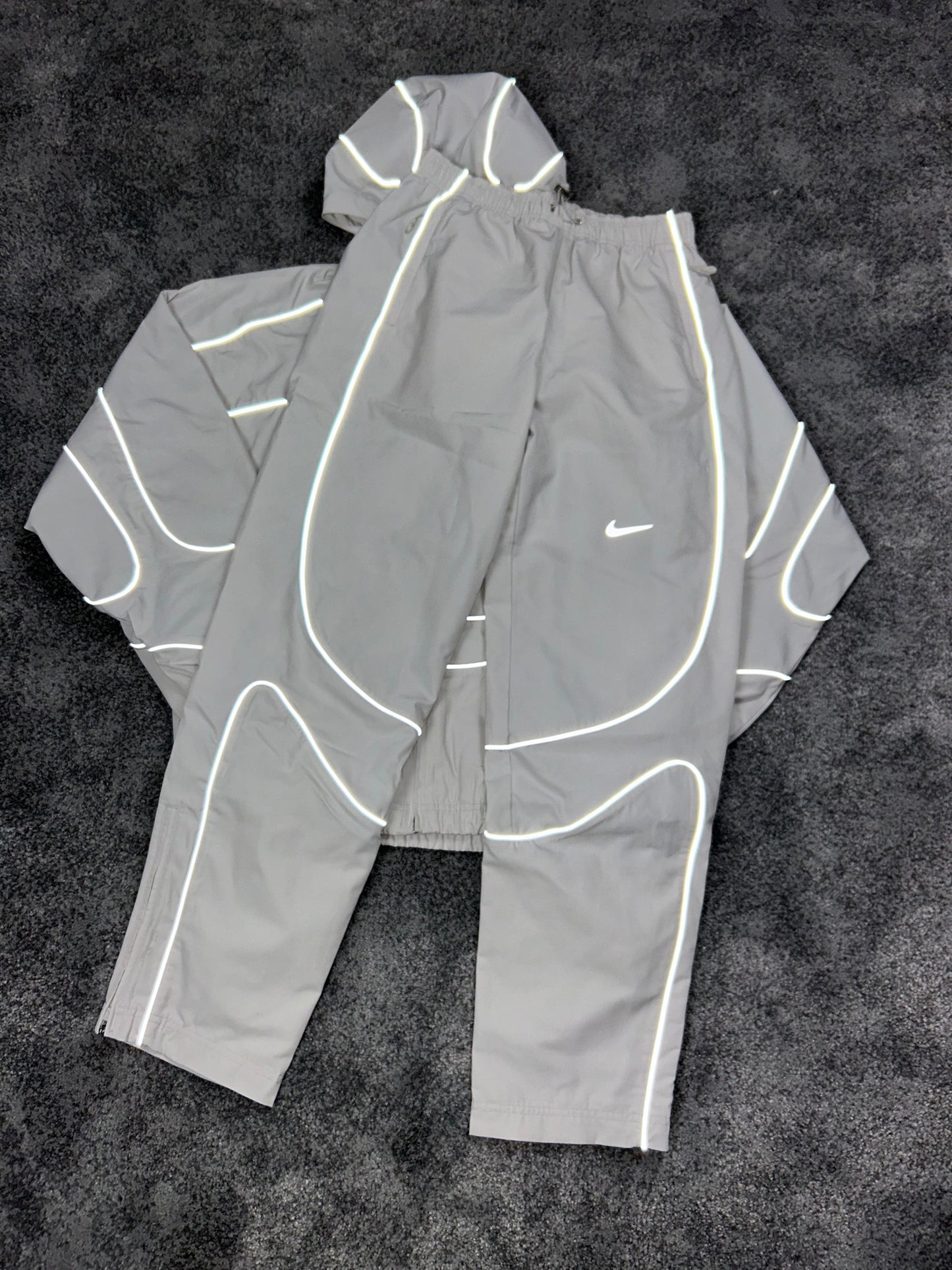 CORTEIZ RTW X NIKE NRG TRAININGSANZUG IN ECRU
