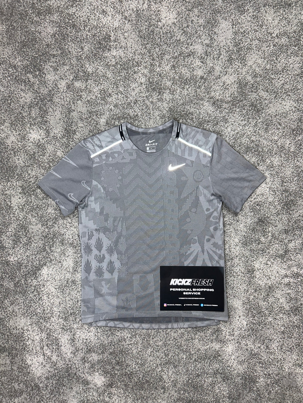 NIKE MILER T-SHIRT „TOKIO EXKLUSIV GRAU“