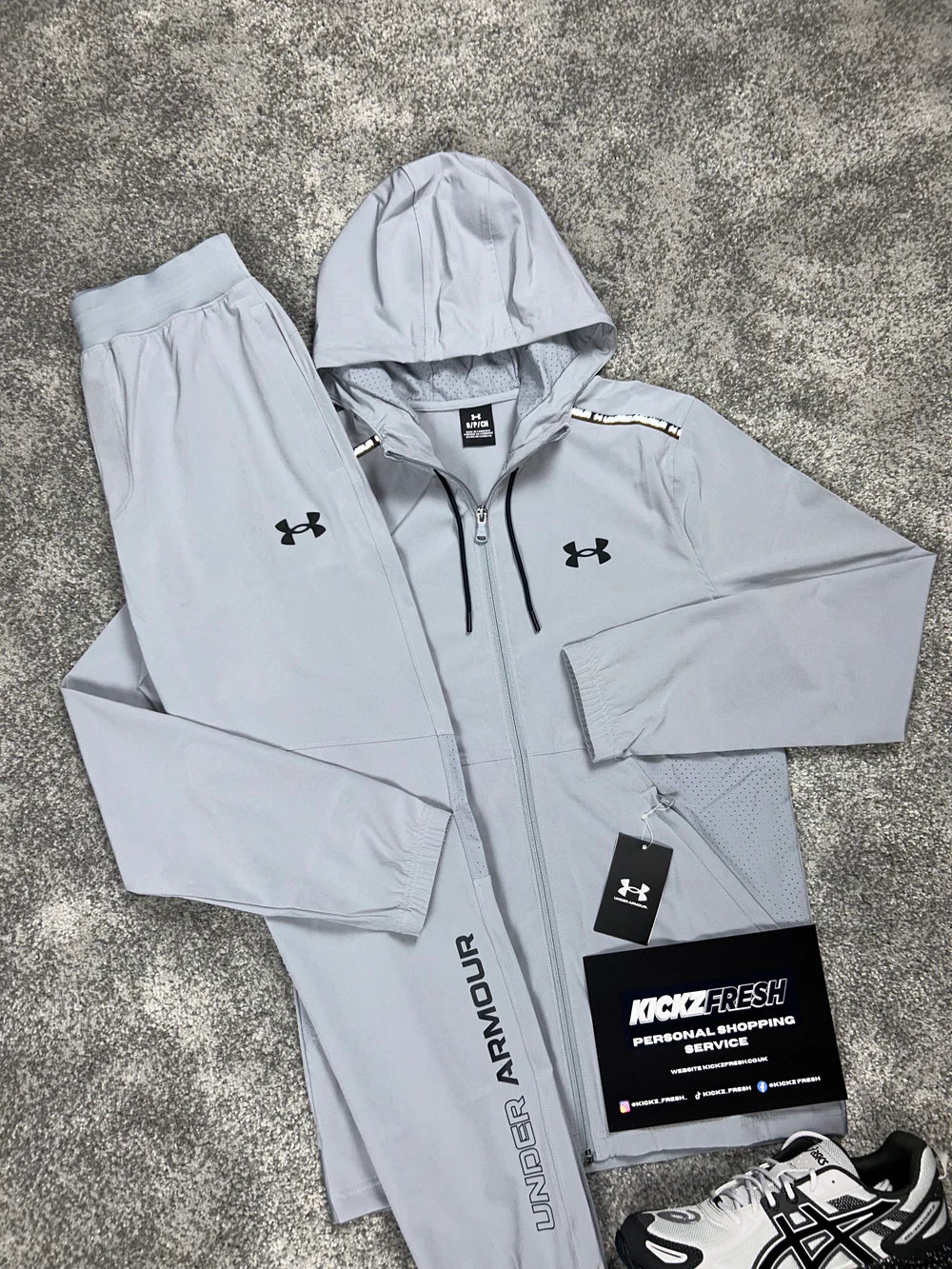 UNDER ARMOUR WOVEN TRAININGANZUG HELLGRAU
