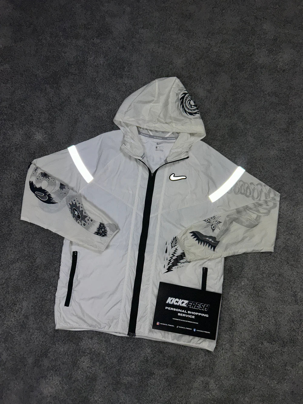 NIKE WINDRUNNER JACKE „TOKIO CREMEWEISS DRACHE“