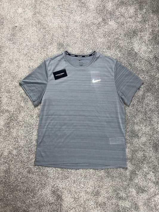 NIKE MILER 2.0 T-SHIRT „OG GRAU“