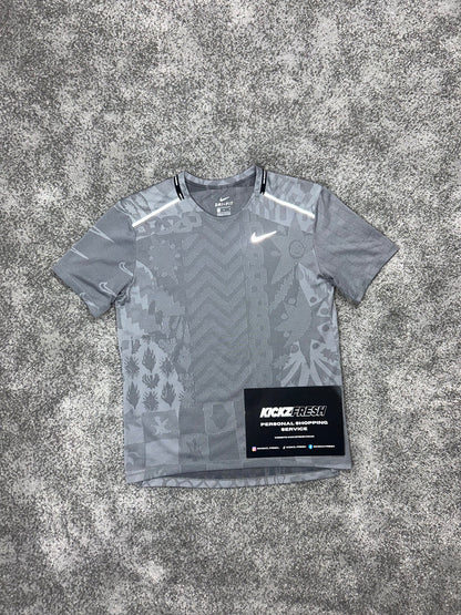 NIKE MILER T-SHIRT „TOKIO EXKLUSIV GRAU“