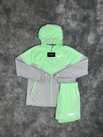 NIKE REPEL WINDRUNNER-SET MINTGRÜN DAMPF FÜR HERREN