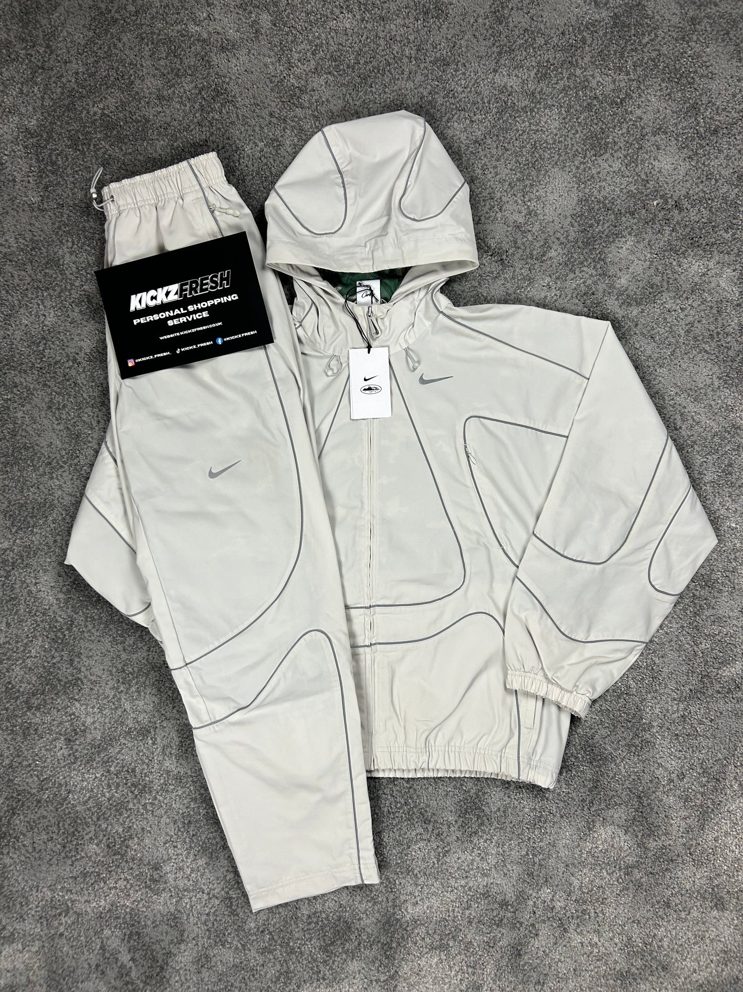CORTEIZ RTW X NIKE NRG TRAININGSANZUG IN ECRU