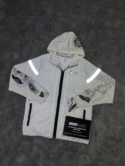 NIKE WINDRUNNER JACKE „TOKIO CREMEWEISS DRACHE“